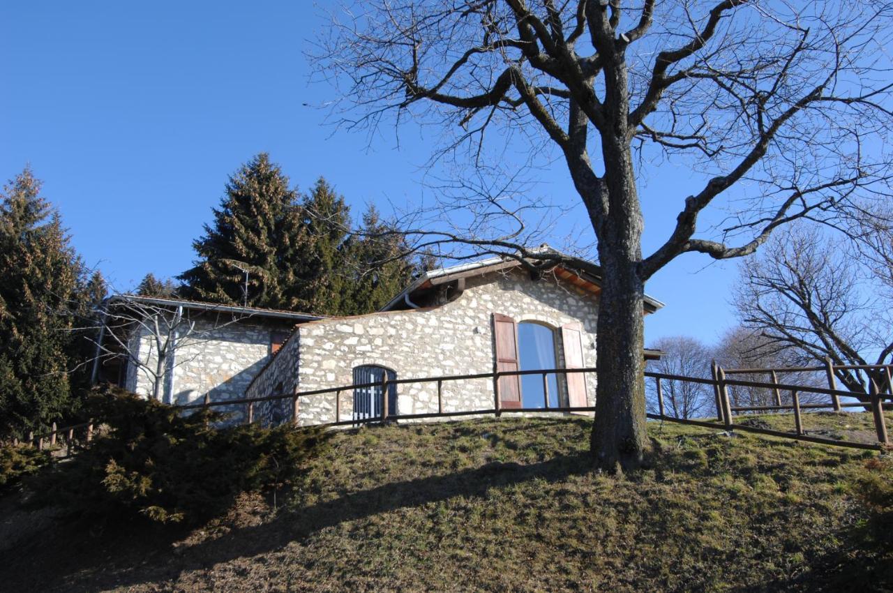 Bed and Breakfast Mirabilia Adrara San Rocco Exterior foto