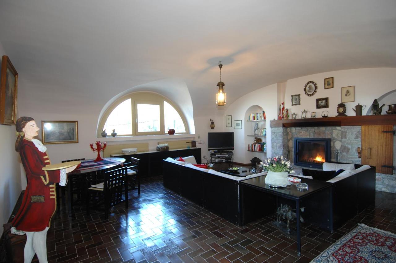 Bed and Breakfast Mirabilia Adrara San Rocco Exterior foto