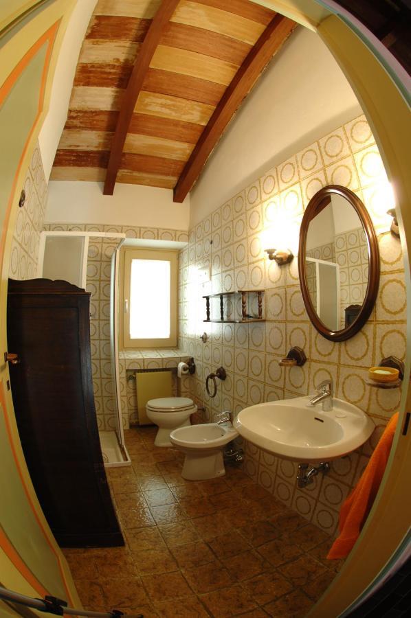 Bed and Breakfast Mirabilia Adrara San Rocco Exterior foto