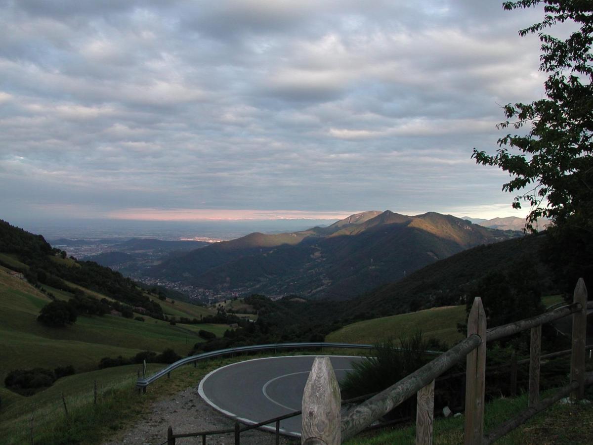 Bed and Breakfast Mirabilia Adrara San Rocco Exterior foto