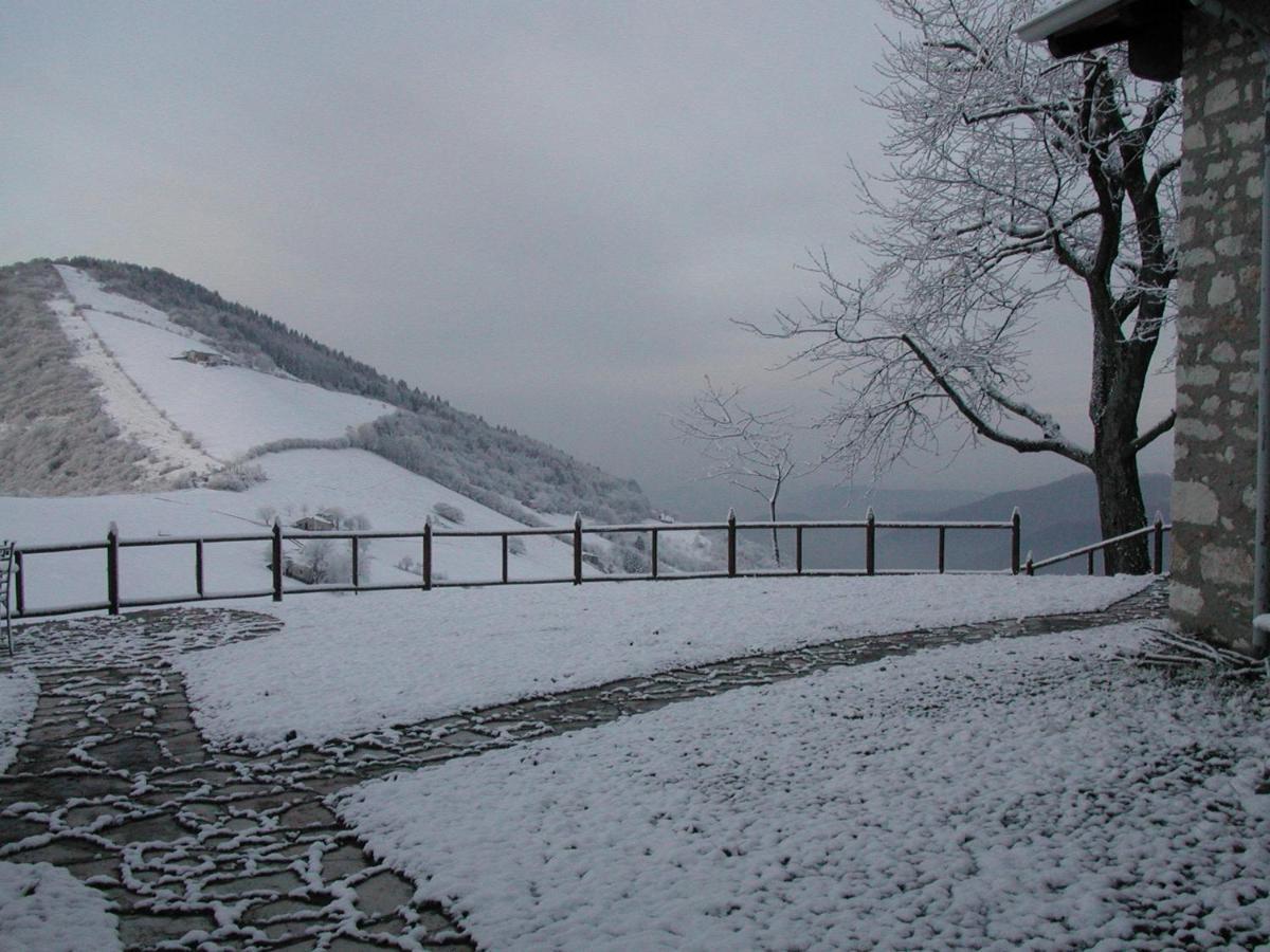 Bed and Breakfast Mirabilia Adrara San Rocco Exterior foto