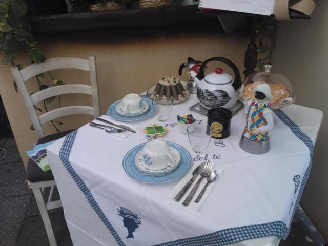 Bed and Breakfast Mirabilia Adrara San Rocco Exterior foto